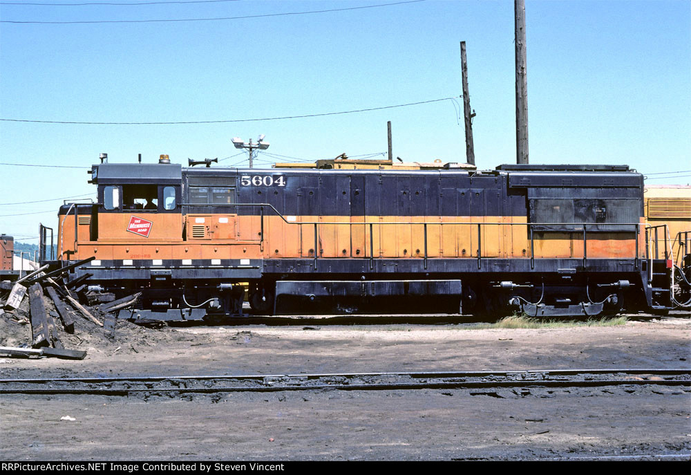 Milwaukee Road #5604 (mated with SG-1)
